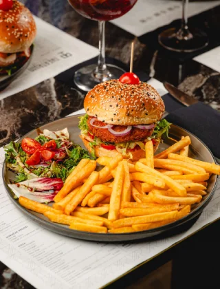 Crispy chilli chicken burgerMenu Theatrum